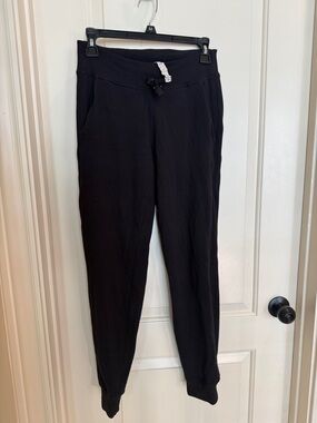 Women’s Lululemon jogger size 4
